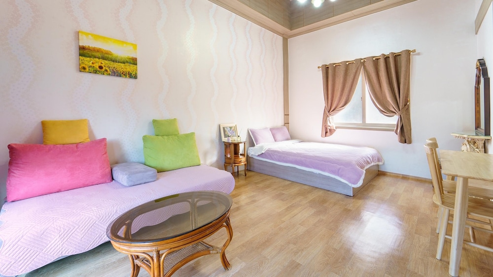 Basic Room, 1 Bedroom (Romantic Room 202)