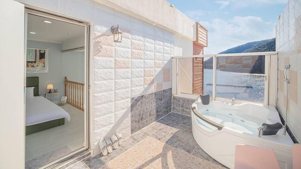 Room (203 duplex spa) - Photo 4