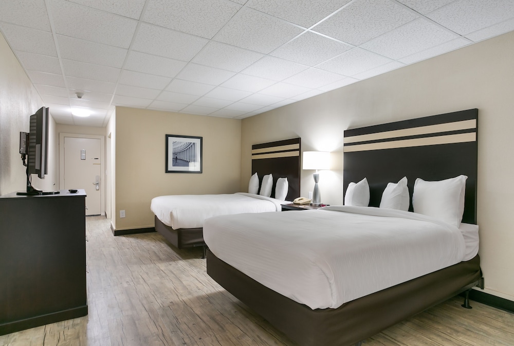 Deluxe Room, 2 Queen Beds, Pool Access (Poolside) - Photo 1