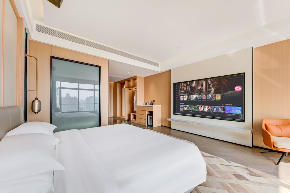 Luxury King Bed Room photo 2