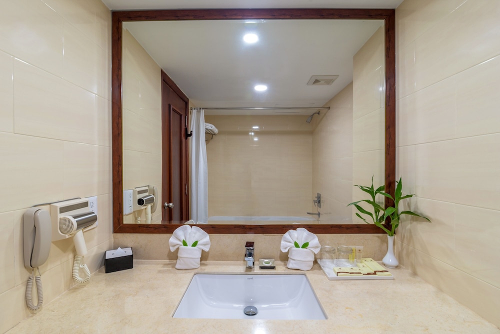 Deluxe Triple Room, Bathtub, Balcony - Photo 5