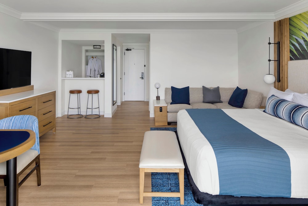 Studio Suite, 1 King Bed with Sofa bed, Oceanfront