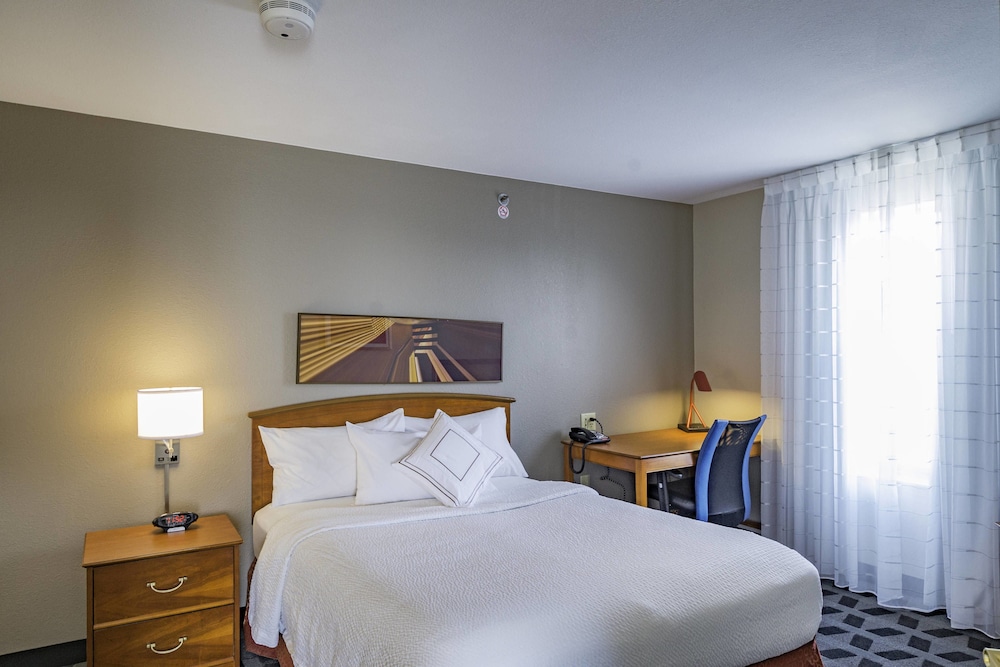 Suite, 2 Bedrooms - Photo 1