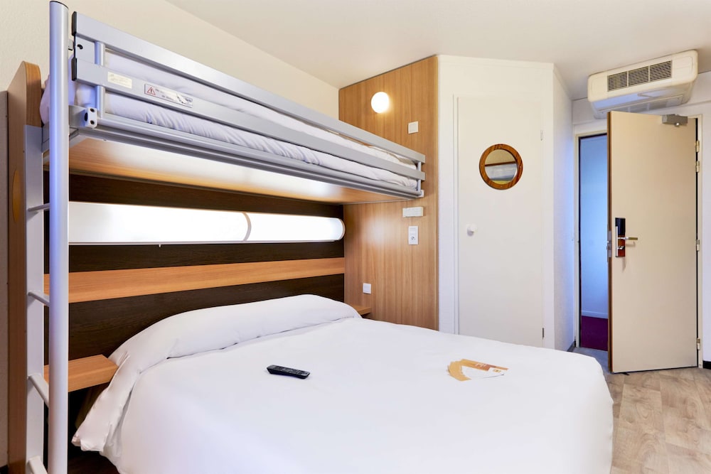 Standard Room, Multiple Beds (1 Double and 1 Single bed) - Photo 5
