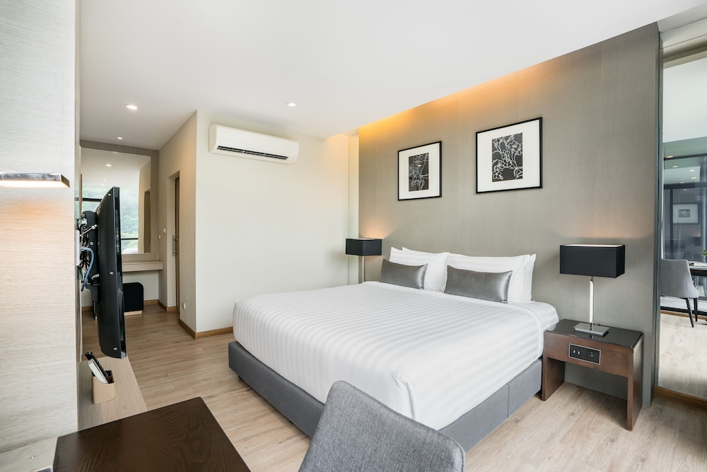 Grand Suite Pool View Room with Kitchenette - Photo 3