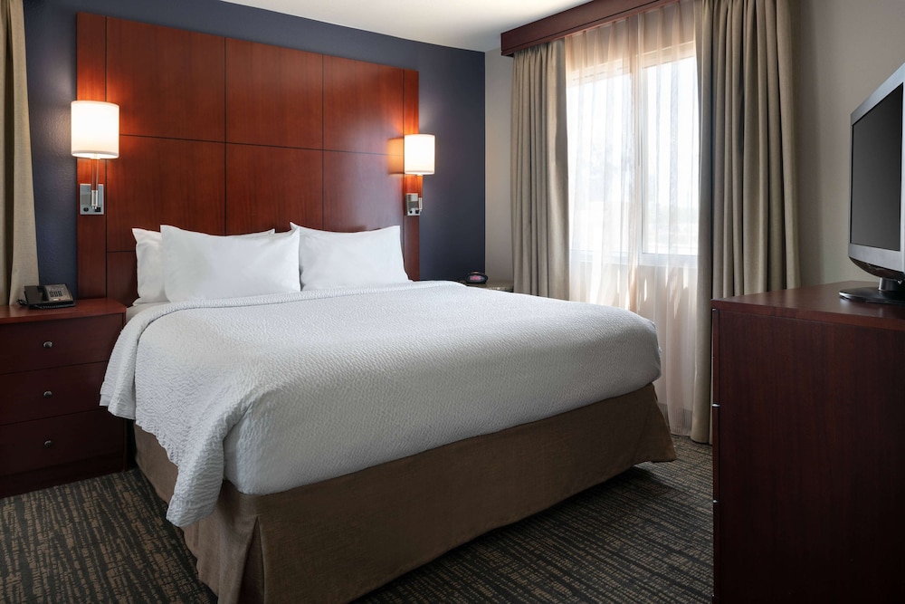 Suite, Multiple Beds, Accessible (Mobility Tub Two Bedrooms King-Queen) - Photo 2
