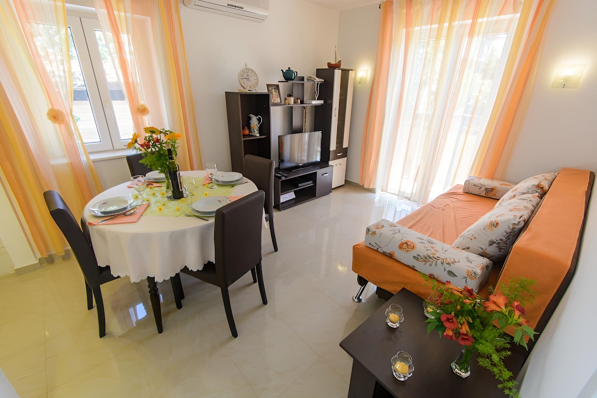 House (Mirjana - beautiful garden with barbe)