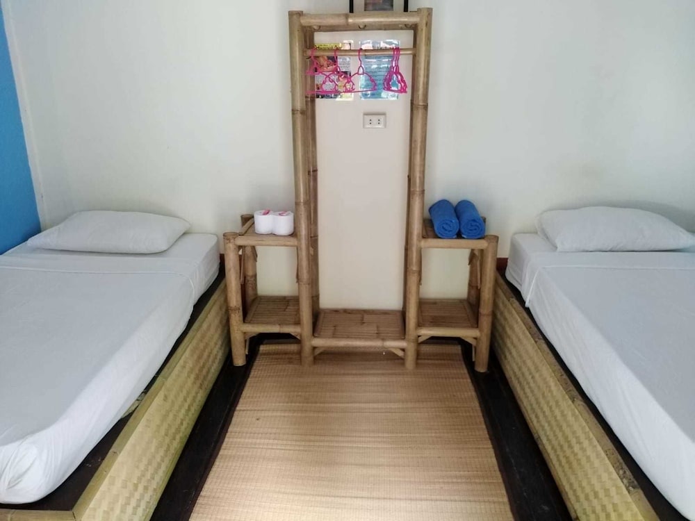 Basic Bungalow, 2 Twin Beds