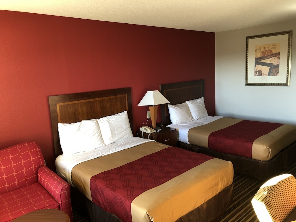 Standard Room, 2 Double Beds, Non Smoking - Photo 1
