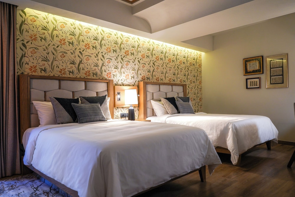 Junior Double Room, 2 Queen Beds, Courtyard View