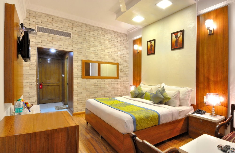 Deluxe Room, Multiple Beds, City View