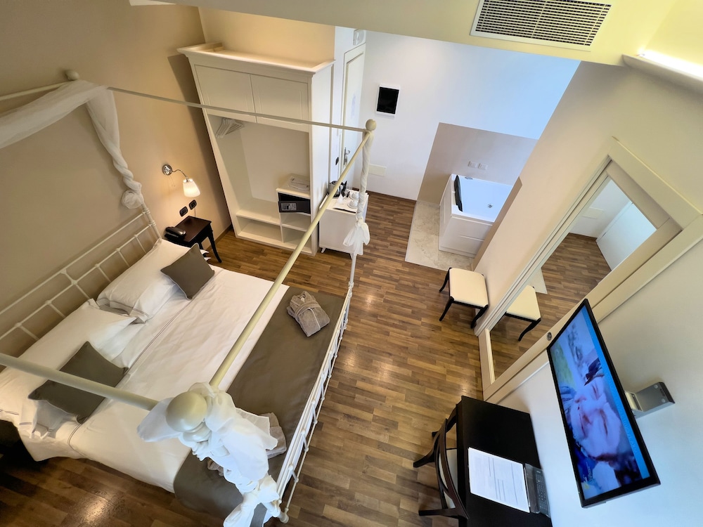 Royal Double Room, Non Smoking, Jetted Tub