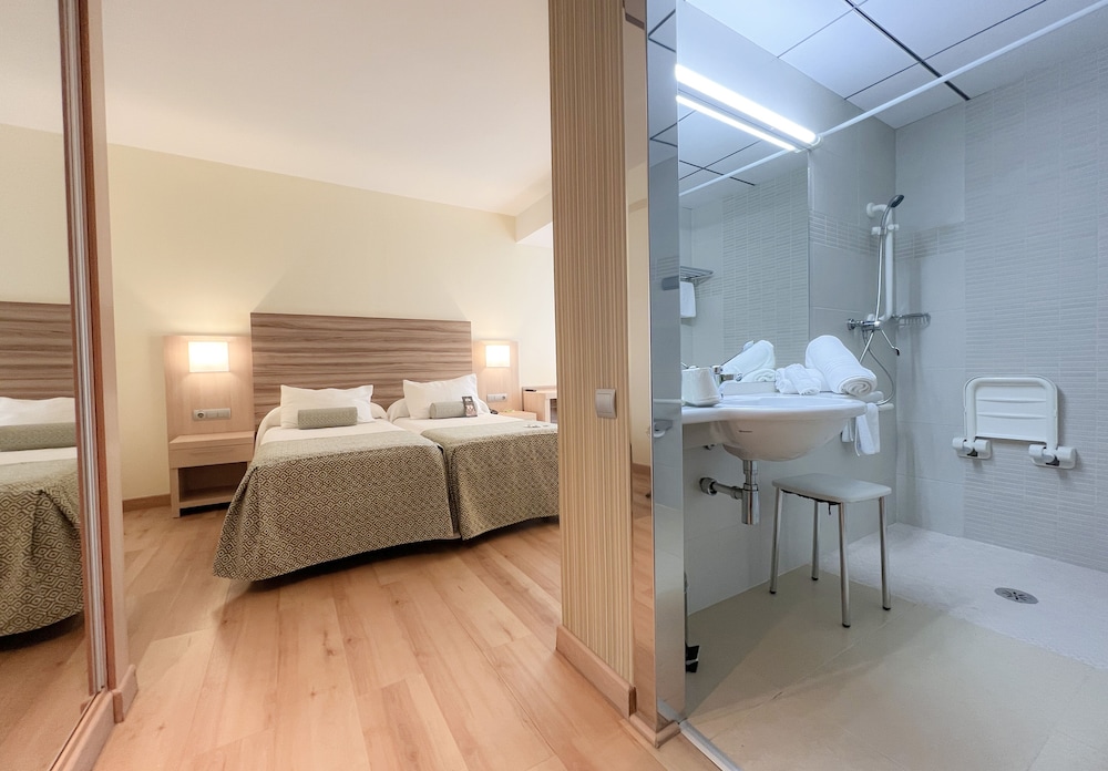 Double Room, Accessible (2 beds) photo 3
