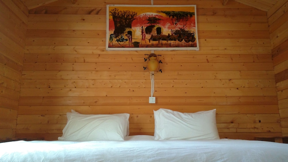 Economy Double Room Single Use, 2 Double Beds, Shared Bathroom, Valley View photo 3