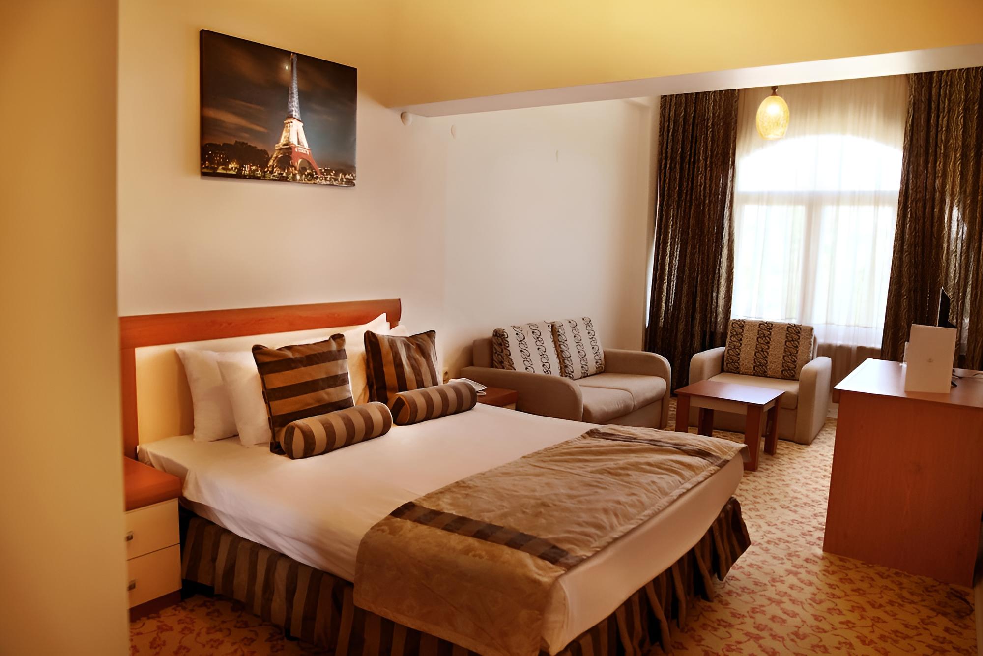Deluxe Room, Pool View