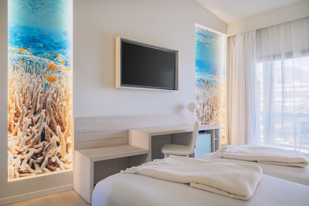 Double Room (Side Sea View, Sharing Pool) photo 3