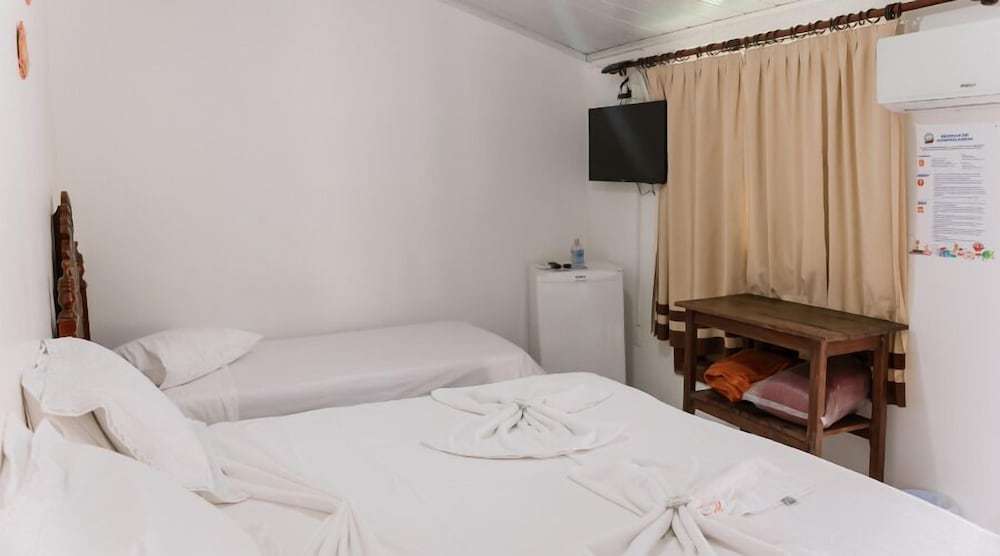 Basic Triple Room, 1 Bedroom, Air conditioning, Pool View photo 1