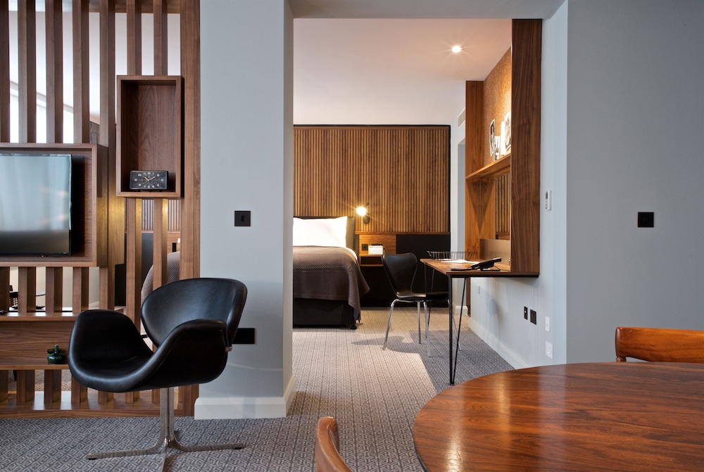Suite - Photo 6