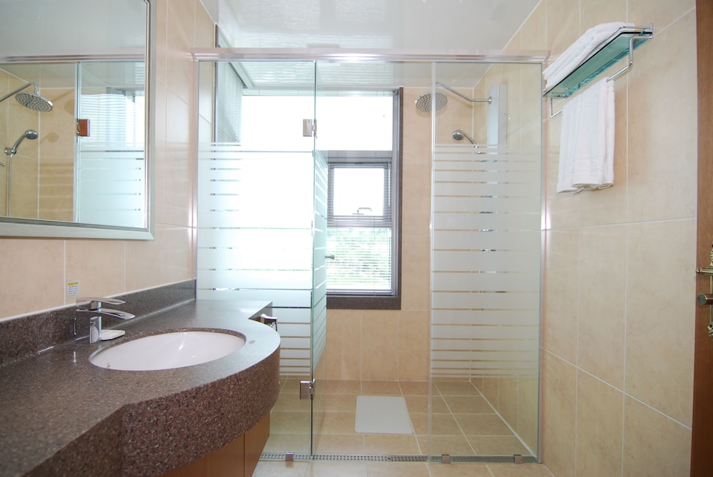 [Mona Breakfast] Suite+Breakfast (6-9 AM) for 2 @Golf Clubhouse (3-5min. Car Ride) photo 3