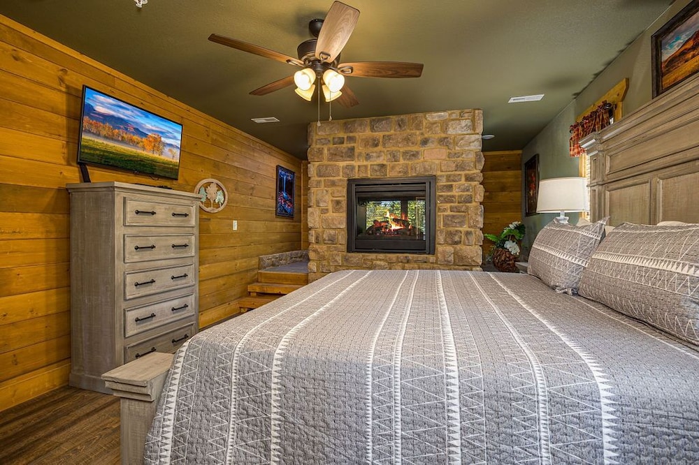 Cabin, Multiple Beds, Jetted Tub