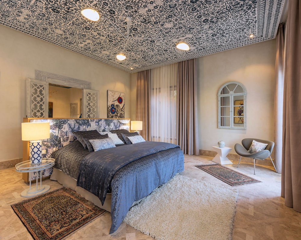 Royal Villa, 2 Bedrooms, Hot Tub, Garden View