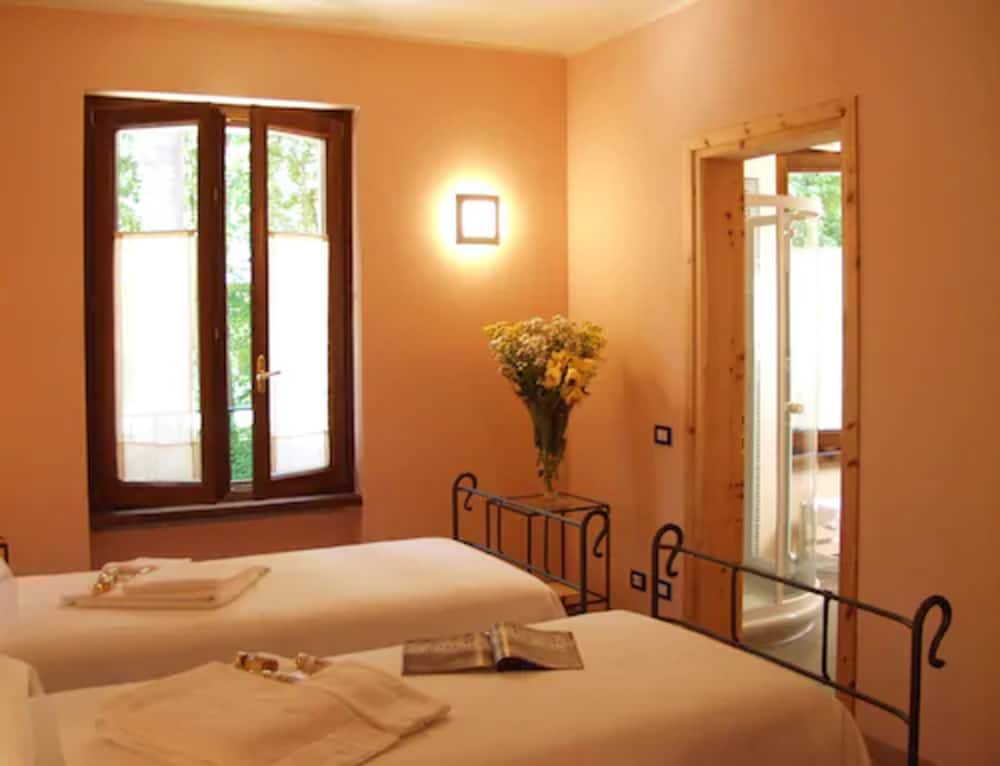 Economy Room, 1 Queen Bed, Annex Building