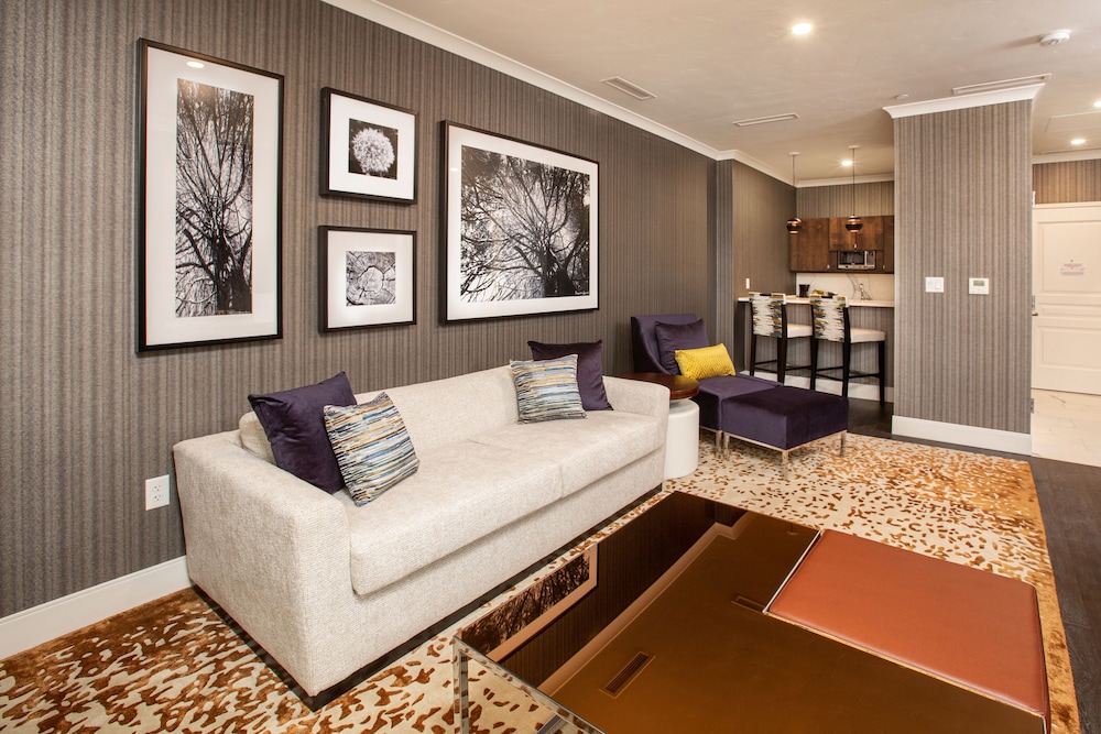 Aspen Tower Executive Suite II photo 3