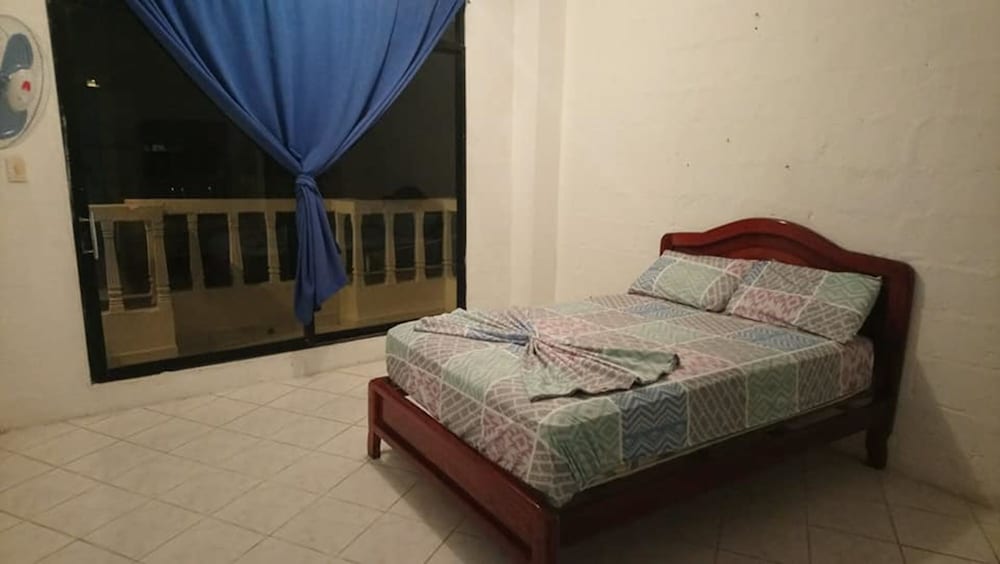 Double Room, 1 Queen Bed, Smoking photo 2