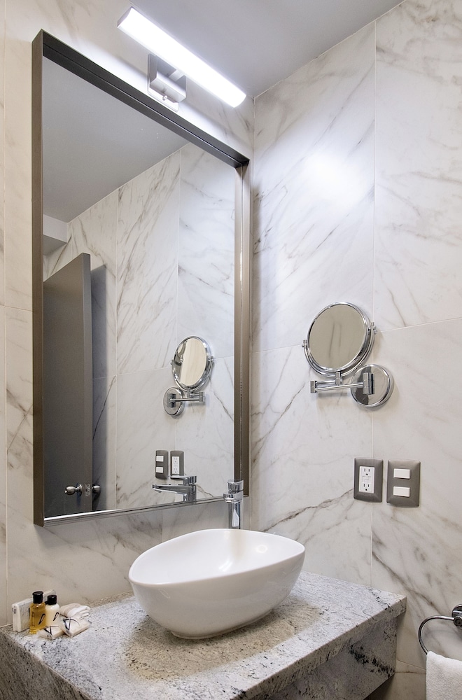 Executive Double Room - Photo 15