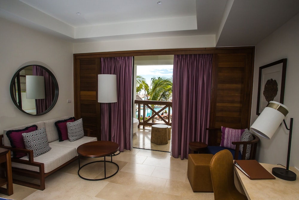 Junior Suite Pool View Double