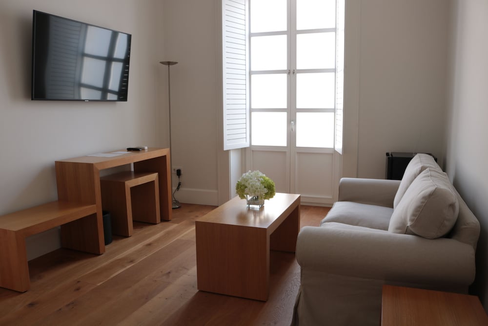 Deluxe Studio Suite - Photo 8