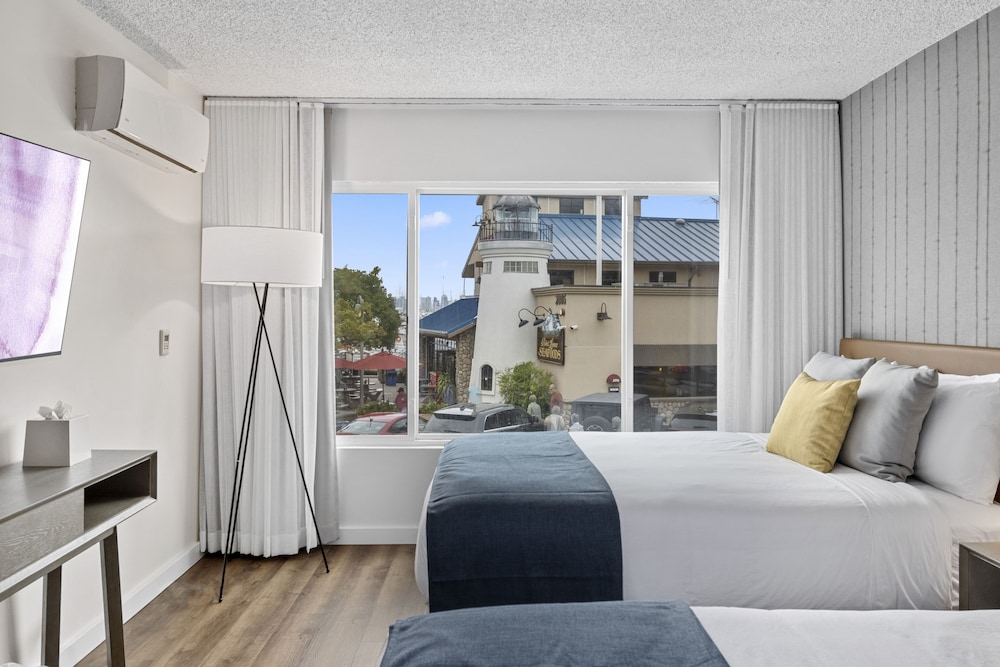Deluxe Room, 2 Queen Beds, Harbor View photo 1