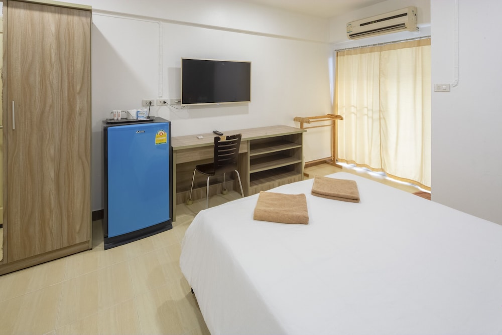 Deluxe One Double Bed Room photo 3