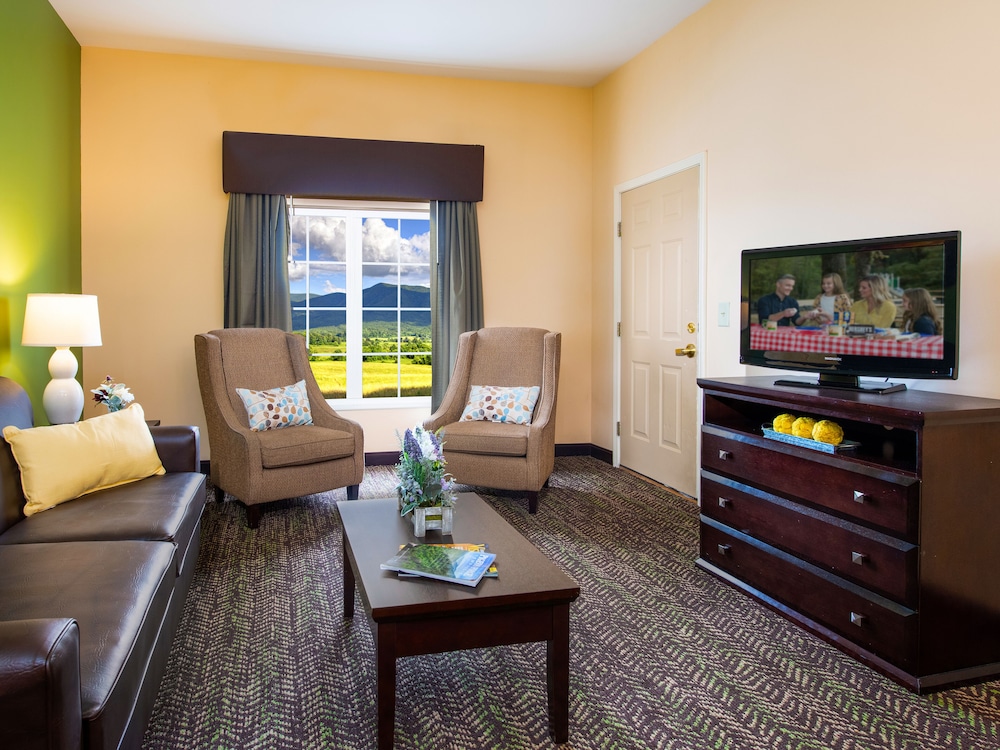 Deluxe Condo, 1 Bedroom, Kitchen, Pool View - Photo 1