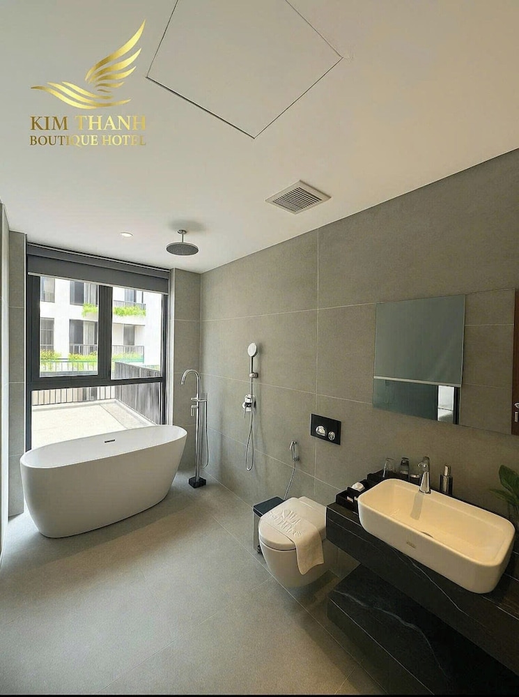 Deluxe Double Room, Bathtub, City View photo 2