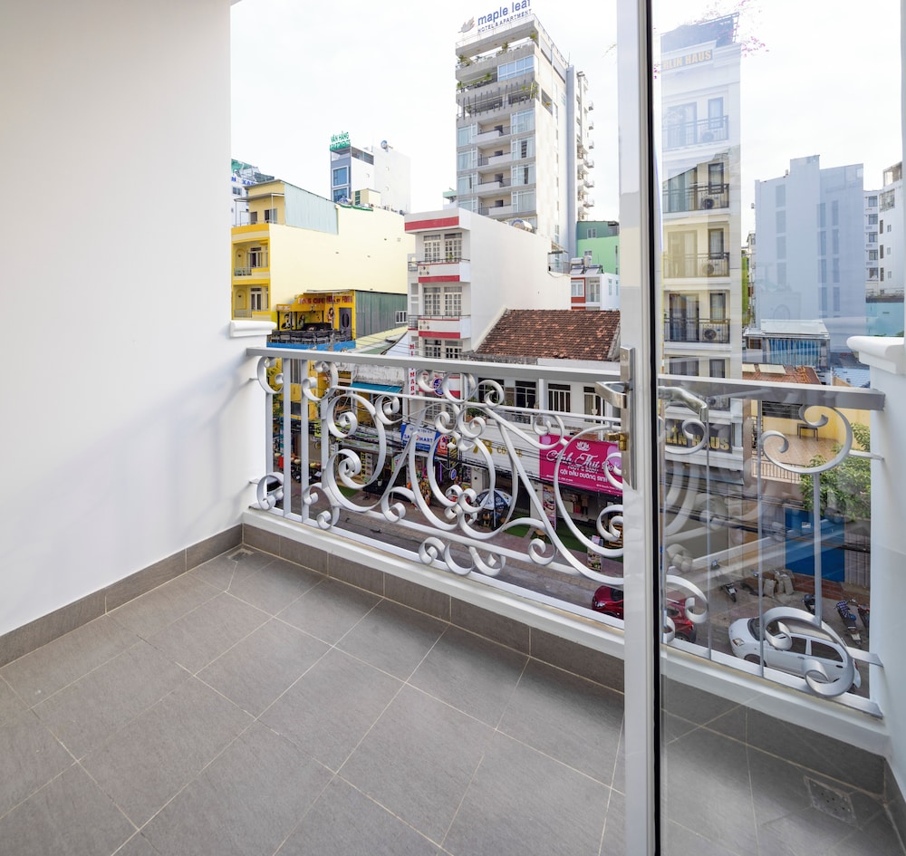 Family Quadruple Room, Balcony, City View - Photo 5