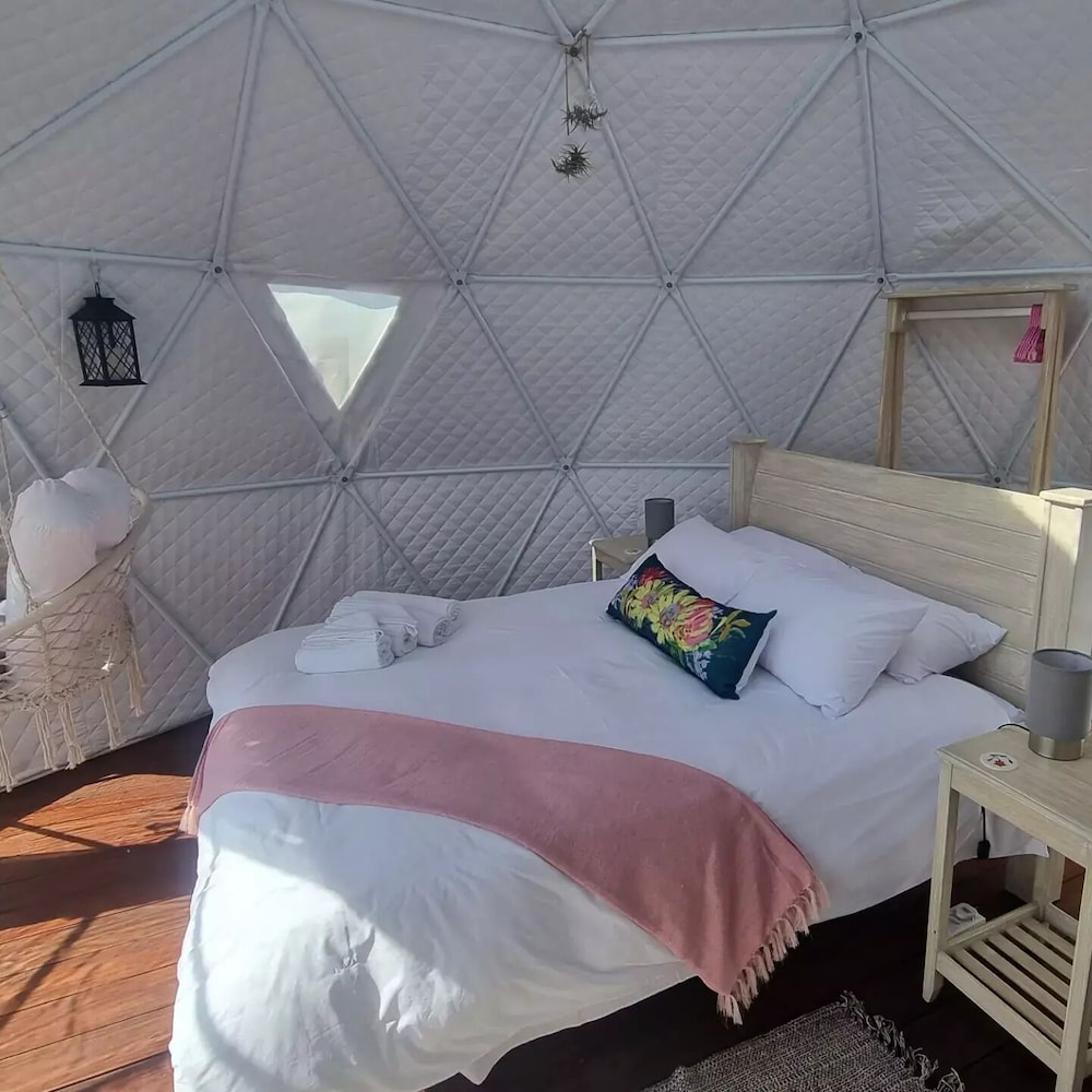 Romantic Tent, 1 Queen Bed, Bathtub, Mountain View photo 1