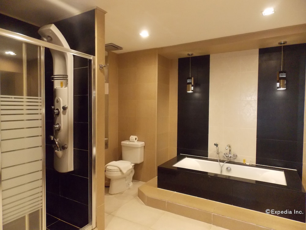 Executive Suite, 1 Bedroom - Photo 4