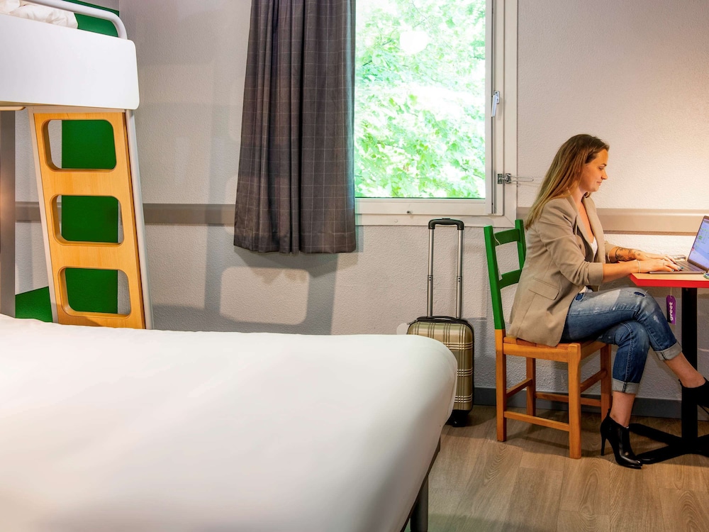 Triple Room, Multiple Beds, Garden View (Pop) thumbnail 5