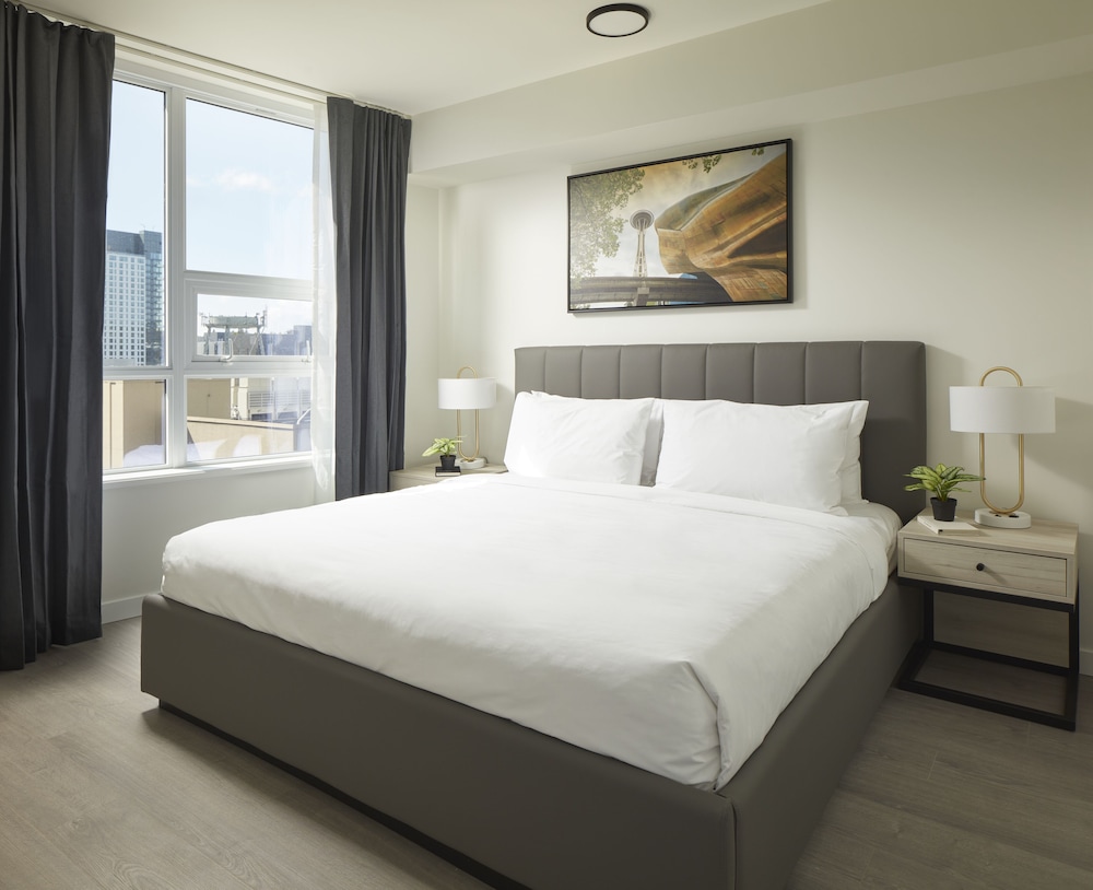 Deluxe Suite, 1 Bedroom (Office)