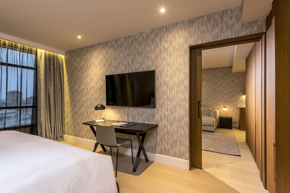 Suite, 1 Bedroom - Photo 1