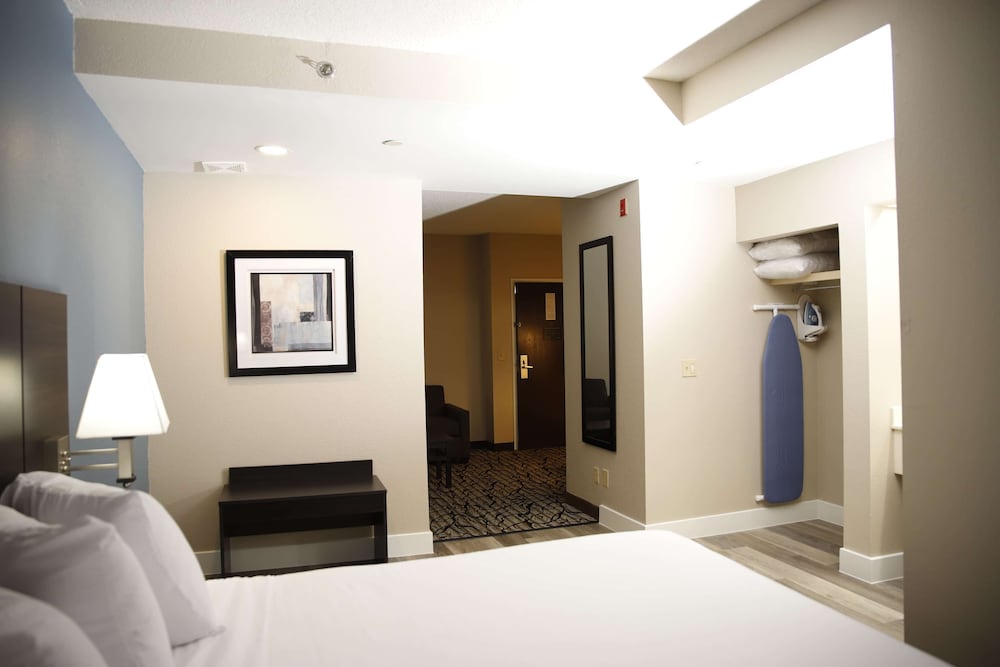Business Room, 1 King Bed, Non Smoking - Photo 1