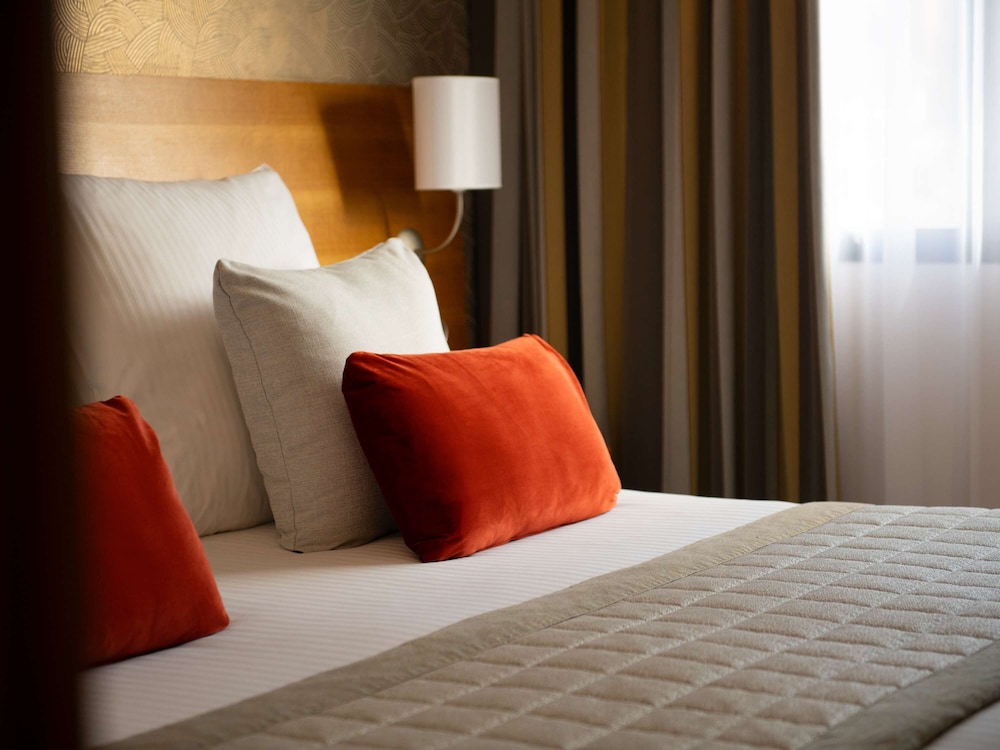 Standard Room, 1 Queen Bed (for people with reduced mobility)