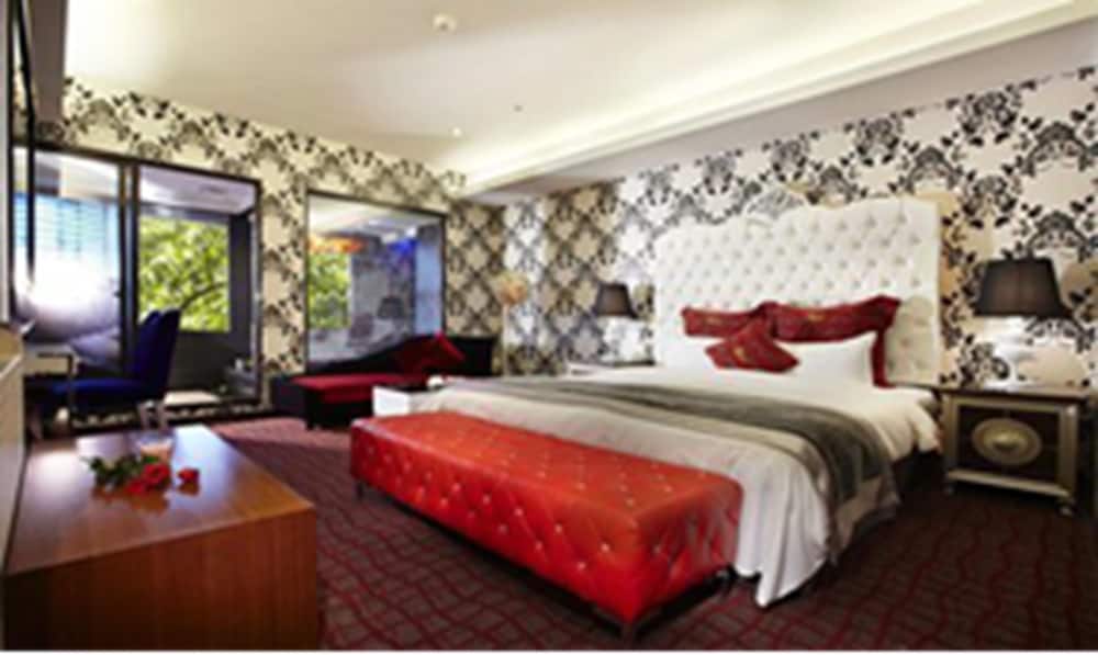 Deluxe Double Room (Check In Time - 11PM)