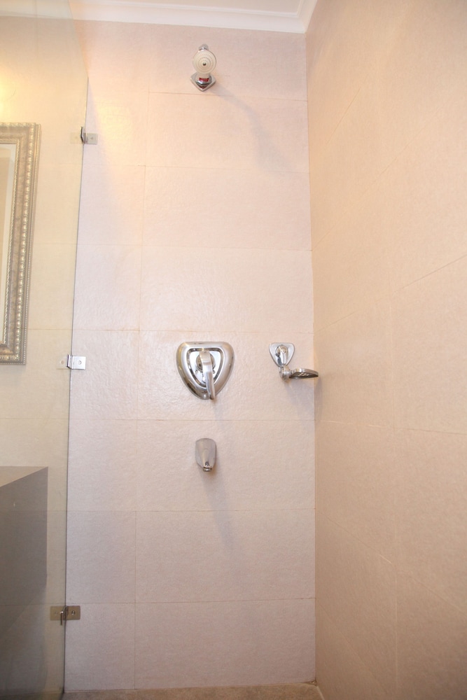 Suite, 1 Bedroom - Photo 2