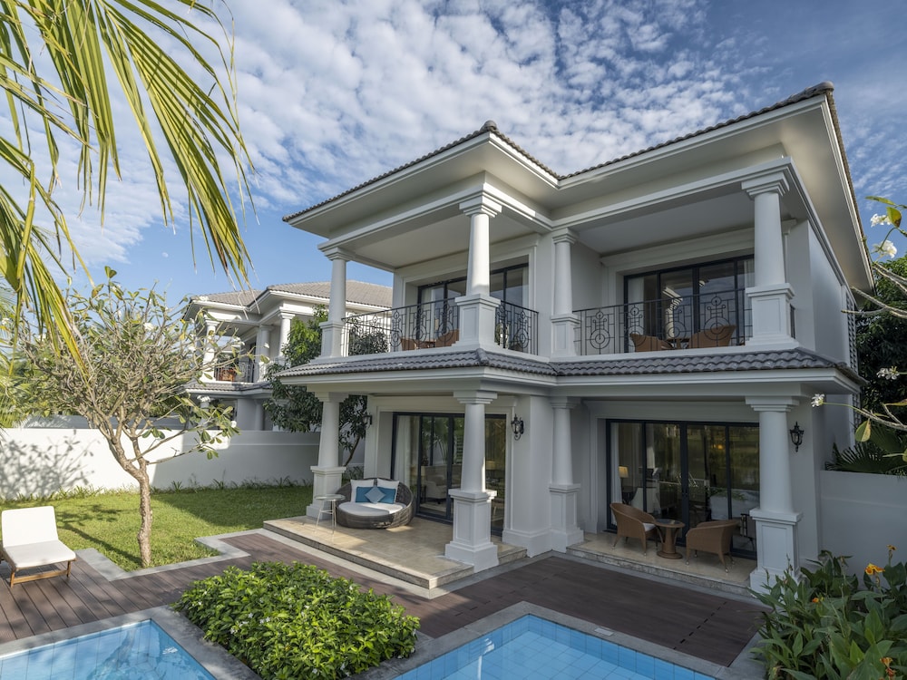 Four Bedroom Villa - Private Pool - Photo 9