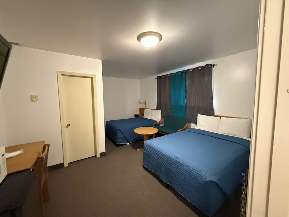 Basic Double Room, 2 Double Beds photo 1