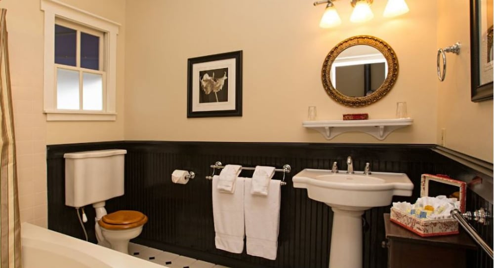 Suite, Private Bathroom (#7 Doris Suite) photo 2