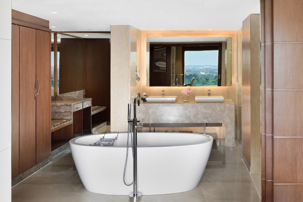 Presidential Suite, 1 King Bed photo 3