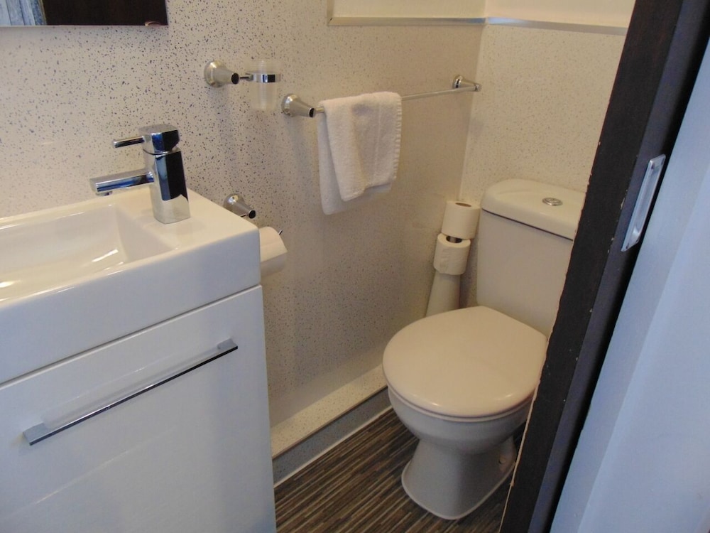 Classic Single Room, Accessible, Ensuite (Room 7) photo 2